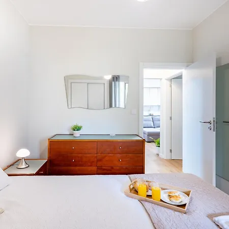 Helena S Apartment, By Op * Funchal (Madeira)