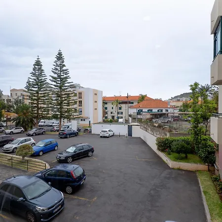 Helena S Apartment, By Op * Funchal (Madeira)