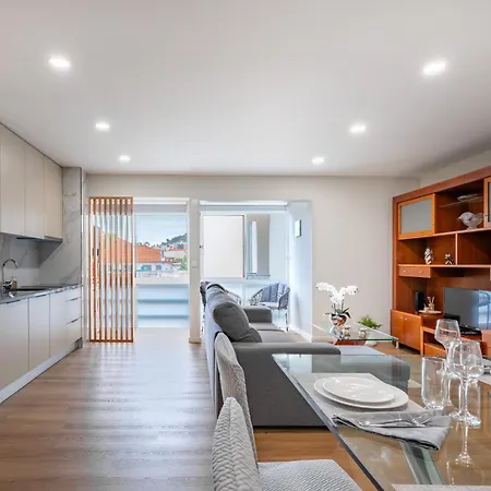Helena S Apartment, By Op Appartamento